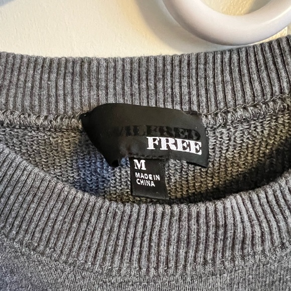 Free - grey crew neck - Picture 2 of 2